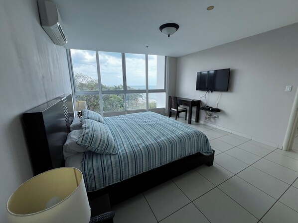Desk, free WiFi, bed sheets - Oceanfront in Coronado Bay (Las Lajas)