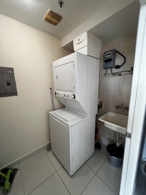 Interior - Oceanfront in Coronado Bay (Las Lajas)