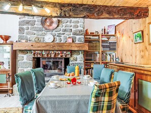 Dining - Ty-2-Go by Interhome (Tregunc)