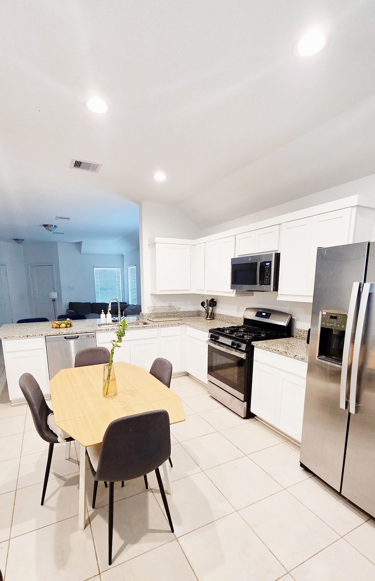 Photo 2 of Close to Dowtown. Charming 3-bedroom house with WiFi, AC in awesome Houston