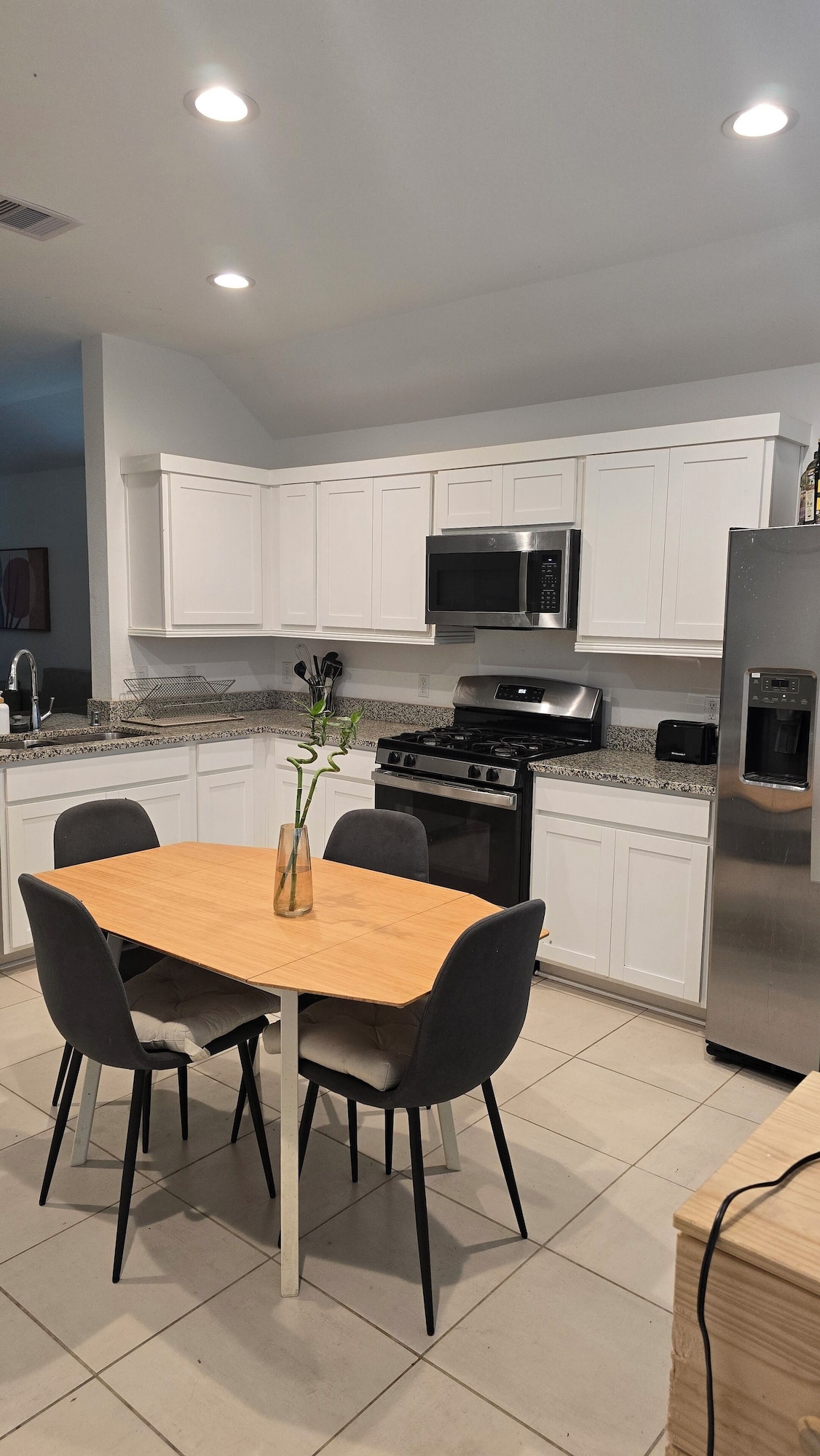 Photo 5 of Close to Dowtown. Charming 3-bedroom house with WiFi, AC in awesome Houston