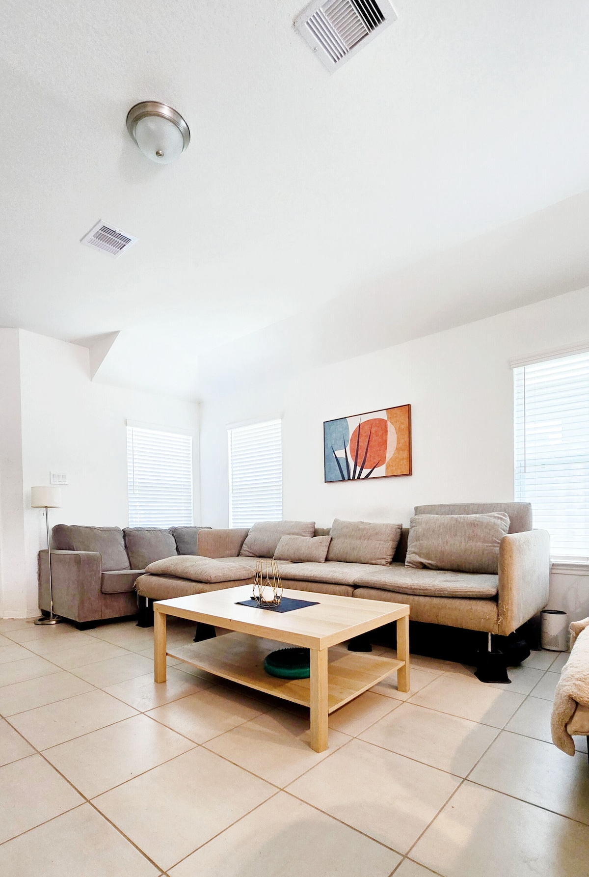 Photo 3 of Close to Dowtown. Charming 3-bedroom house with WiFi, AC in awesome Houston