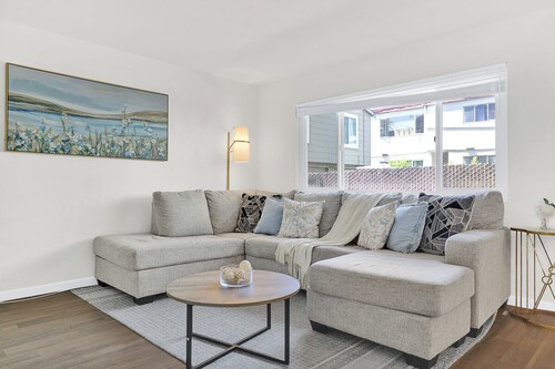 New2BR! Comfy Apt, Walk to UC Berkeley & Downtown with workspace, wifi & parking