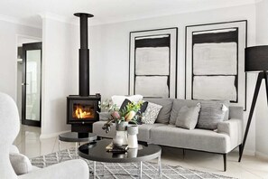 Smart TV, fireplace