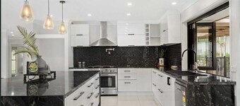 Luxury Family Escape: 5-Bedroom Home with Pool, near Brisbane's Iconic Sights!