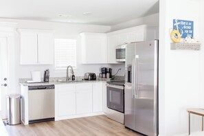 電子レンジ、オーブン、コンロ、食器洗い機