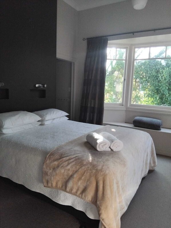 3 bedrooms, iron/ironing board, WiFi, bed sheets - Charming 3-bedroom house walking distance to the wonderful Napier, marine parade (Napier)