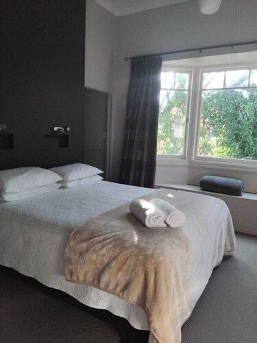 Charming 3-bedroom house walking distance to the wonderful Napier, marine parade