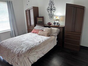 3 bedrooms, iron/ironing board, free WiFi, bed sheets - Cozy family home in Pasadena Tx (Pasadena)