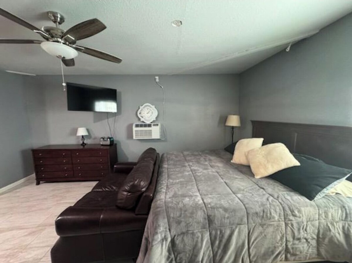 Come & stay at your private Oasis where your comfort is our number 1 priority!