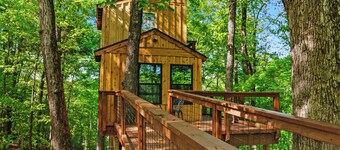 Private Treehouse getaway on Lake Barkley. Luxury in the trees!