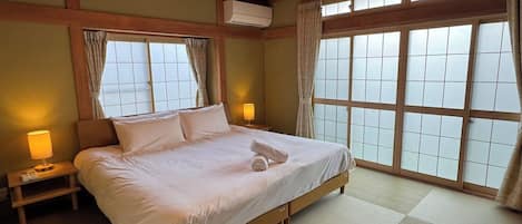 Family Villa, Mountain View | 4 bedrooms, desk, laptop workspace, blackout drapes