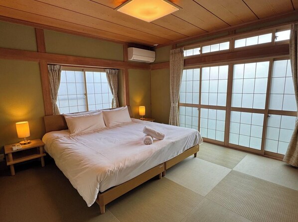 Familie villa, uitzicht op bergen | 4 slaapkamers, een bureau, een laptopwerkplek, verduisterende gordijnen