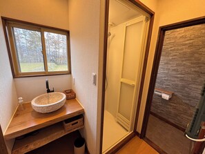 Family Villa, Mountain View | 4 bedrooms, desk, laptop workspace, blackout drapes - 5 Peaks Villa (Hakuba)