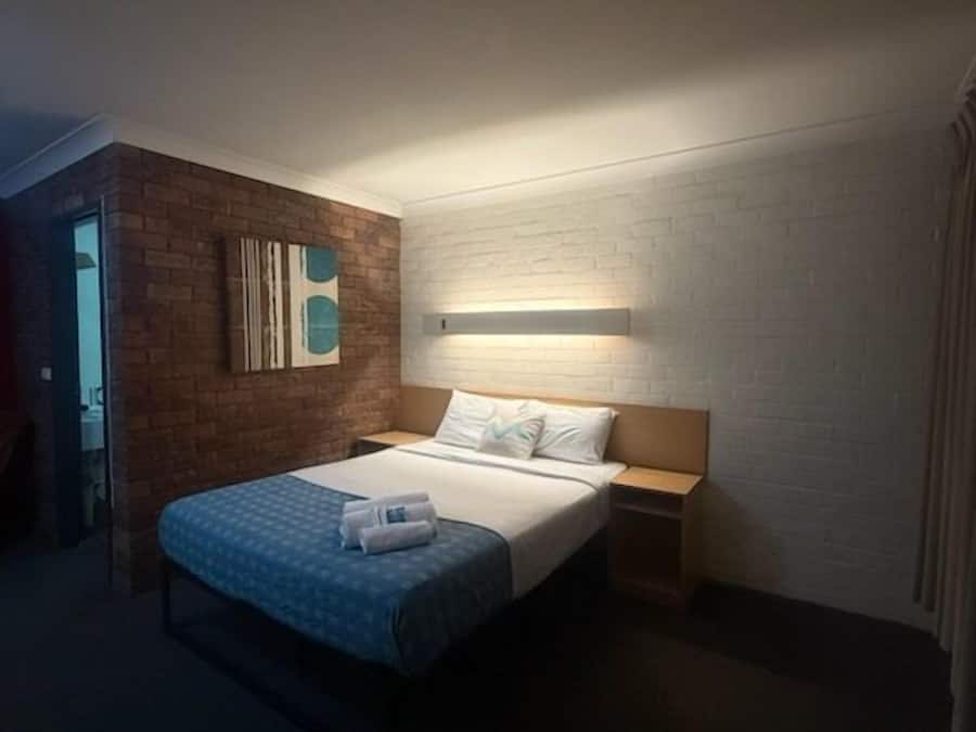 Family Room | Desk, laptop workspace, iron/ironing board, free WiFi