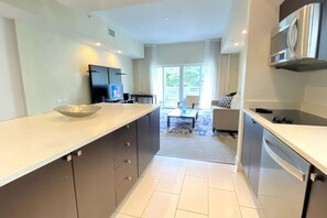 Interior - Luxury Doral Apt Near Malls / Airport (Doral)