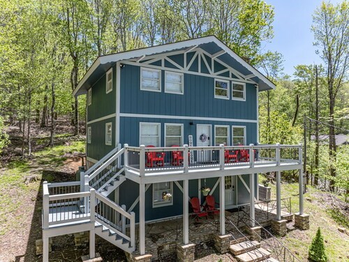 Huge House on Beech Mountain with Game Room, Hot Tub, Sauna, BBQ Grill, Fire Pit