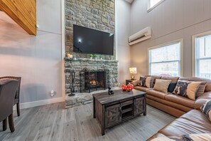Smart TV, chimenea, videojuegos y tenis de mesa 