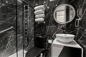 Bathroom - Family Home| Pool|Near to The Airport +Solar Panel (Carolina)