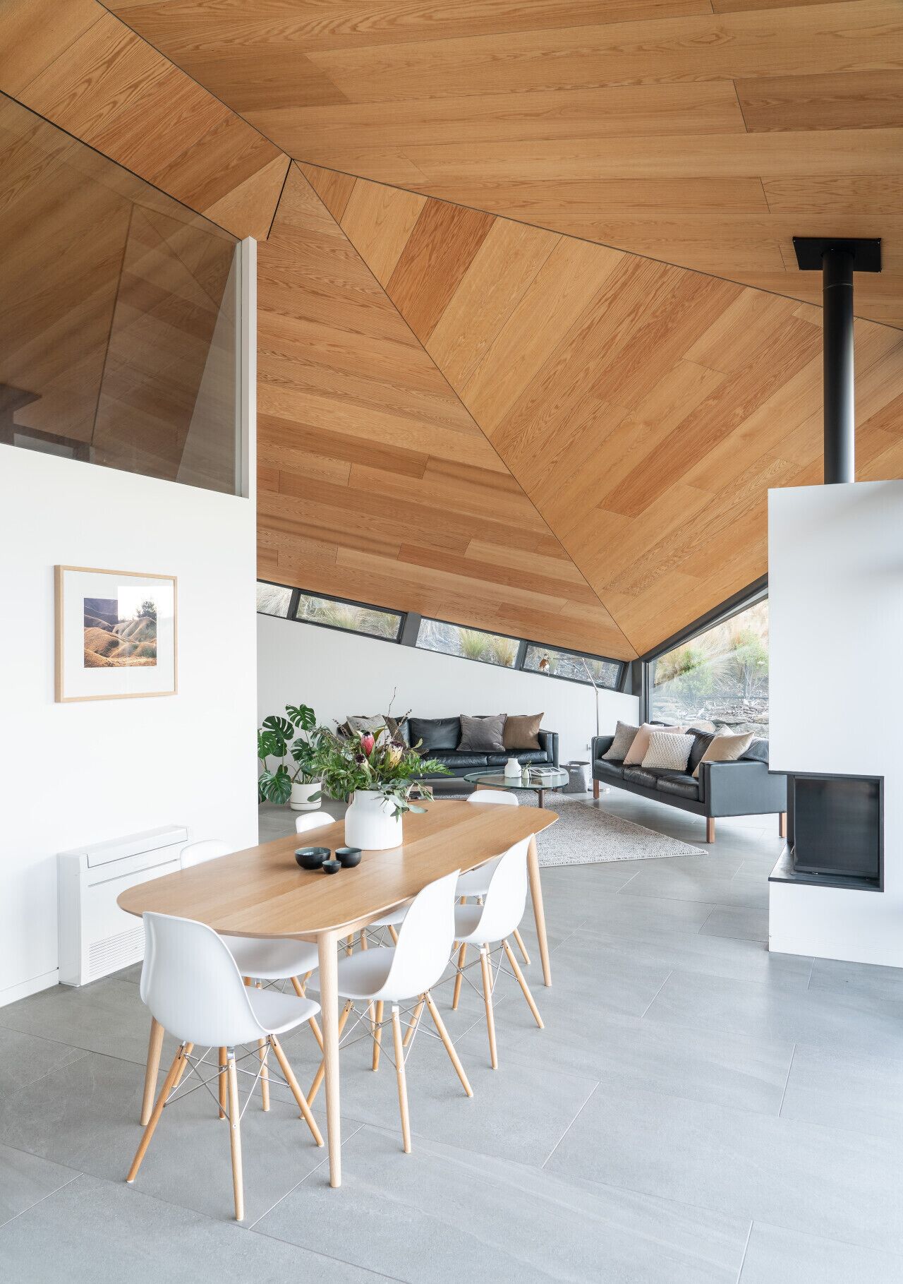 Hawk House: Tranquil Architectural Sanctuary With Sweeping Otago View - Luggate