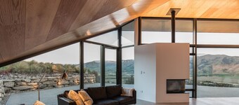 Hawk House: Tranquil Architectural Sanctuary with Sweeping Otago View
