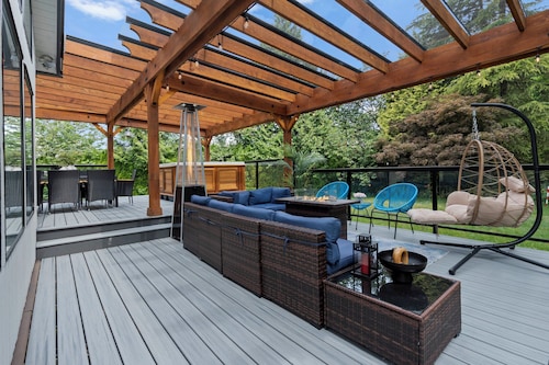 Luxury Resort in the Township of Langley - ModernElegance and British Barn–Style