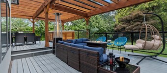 Luxury Resort in the Township of Langley - ModernElegance and British Barn–Style