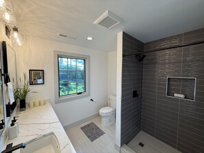 Shower, hair dryer, towels, soap - sweeping views, open living, large heated covered deck, marina community w/ slip (Mossyrock)