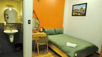 Escritorio, sistema de insonorización y wifi gratis