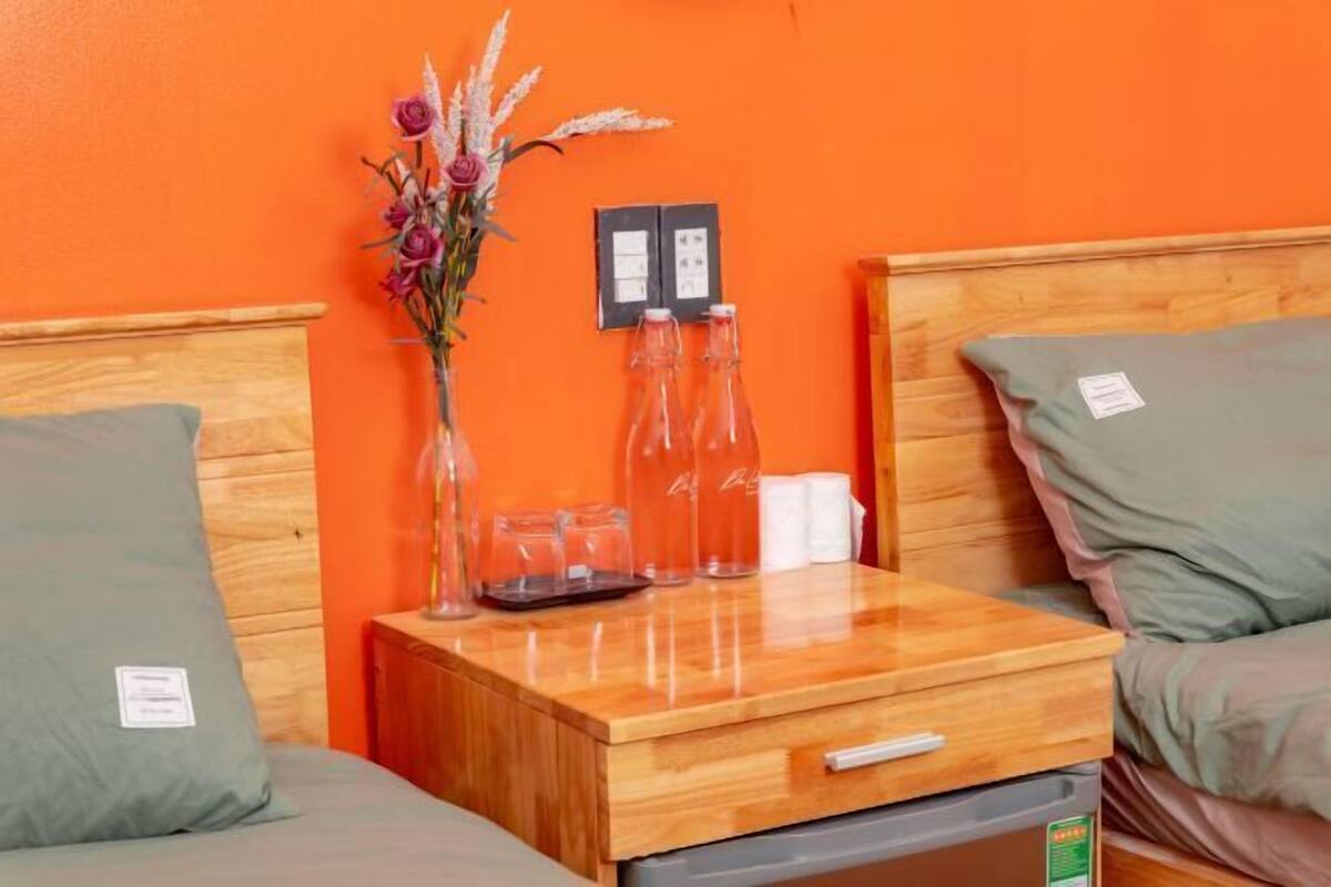 Desk, soundproofing, free WiFi