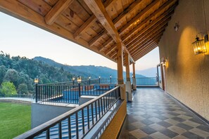 Lobby - The Chamomile Estate (Dhari)
