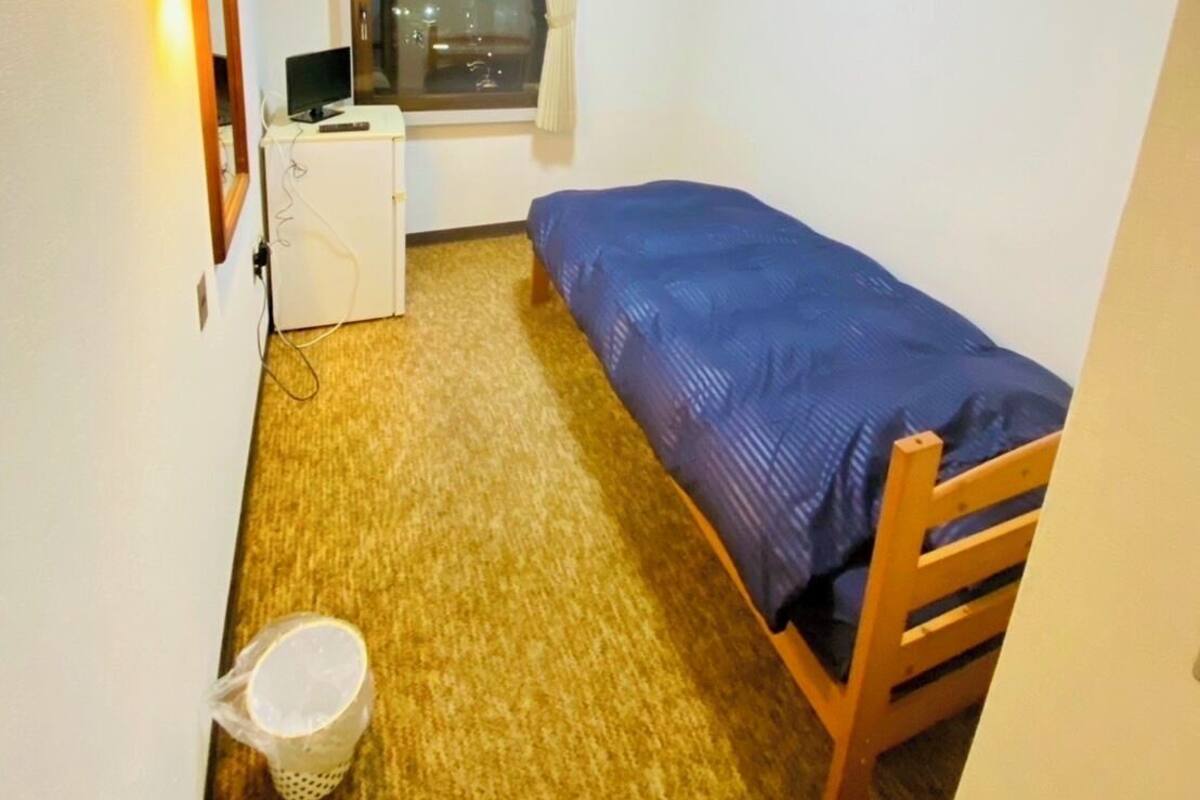 Single Room | 1 bedroom, bed sheets