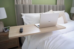 1 Schlafzimmer, Schreibtisch, Bügeleisen/Bügelbrett, Reisekinderbett