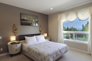 3 bedrooms, desk, iron/ironing board, WiFi