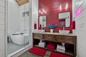 Towels, soap, toilet paper - Luxury Romantic Red Cabin w/KingBed ~ Strip Lounge (Broken Bow)