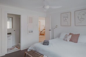 4 bedrooms, WiFi, bed sheets - Beachside family home with pool! (Forster)