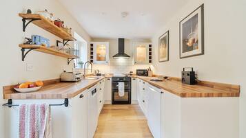 Réfrigérateur, micro-ondes, lave-vaisselle