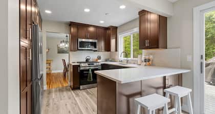 Spacious 5BR Family Retreat w/ In-Law Suite & Park Access – Near Mall of America