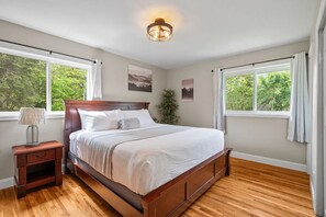 5 bedrooms, iron/ironing board, WiFi, bed sheets