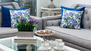 Televisión y chimenea 