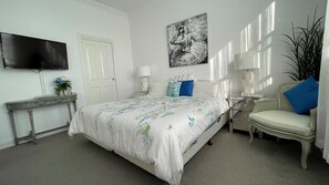 4 makuuhuonetta, silitysrauta/-lauta, ilmainen Wi-Fi, vuodevaatteet