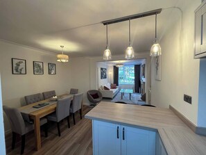 Interior - Charming 3-Bed Cottage - Private Garden & Parking (Torquay)