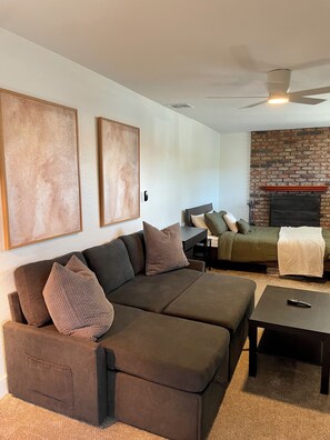 Smart TV, fireplace