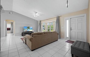 Smart-TV, DVD-Player, Bücher