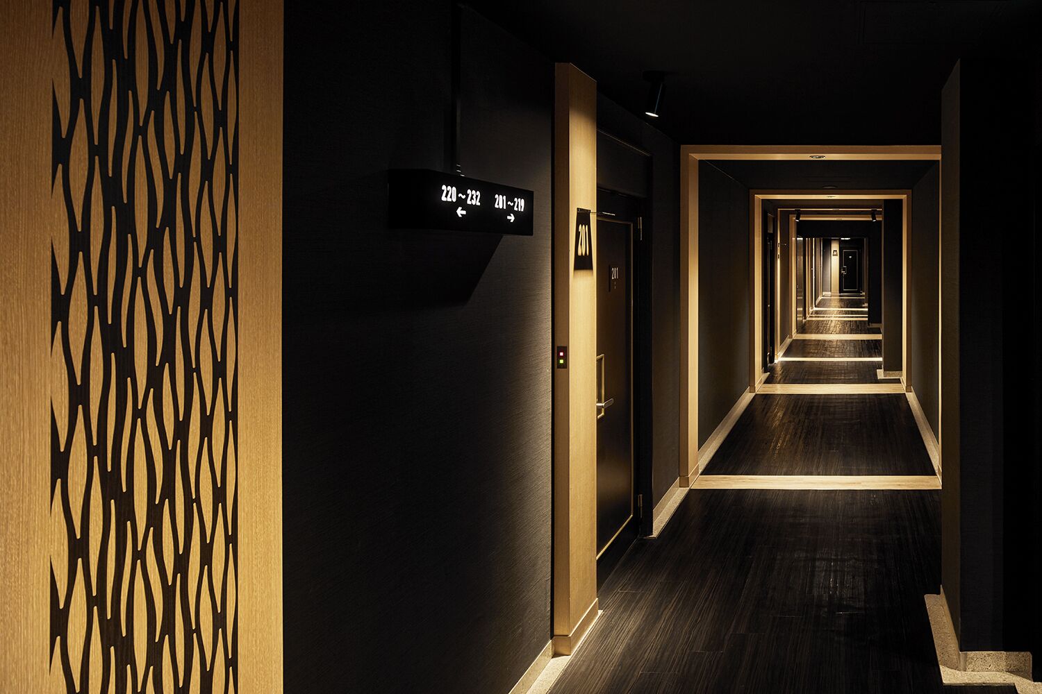 Donzen dekbedden, een minibar, gratis wifi, individueel gedecoreerd