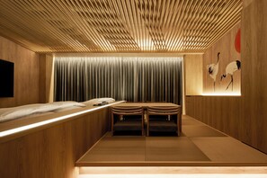 Chambre double ou avec lits jumeaux de style japonais, 1 chambre, non-fumeur, four à micro-ondes | Coin séjour