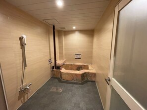 Basic Double Room | Bathroom