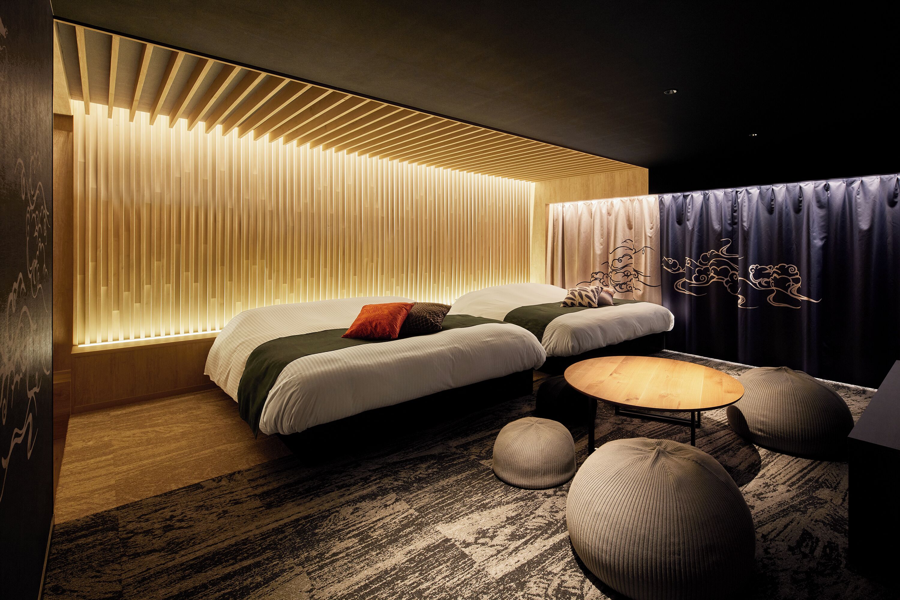 ロイヤル ダブルまたはツインルーム 1 ベッドルーム 禁煙 2 バスルーム | 羽毛の掛け布団、ミニバー、WiFi (無料)、ベッドシーツ