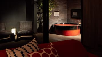 Cubrecamas, minibar, decoración personalizada y wifi gratis