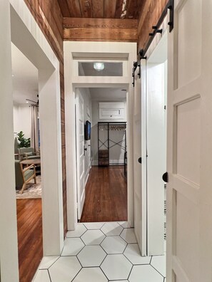 Interior - Charming cottage-style home with a prime location to downtown and pickleball. (Seguin)